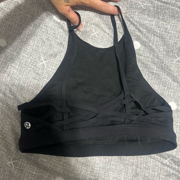 Size 2 Lulu crop top - Picture 2 of 3